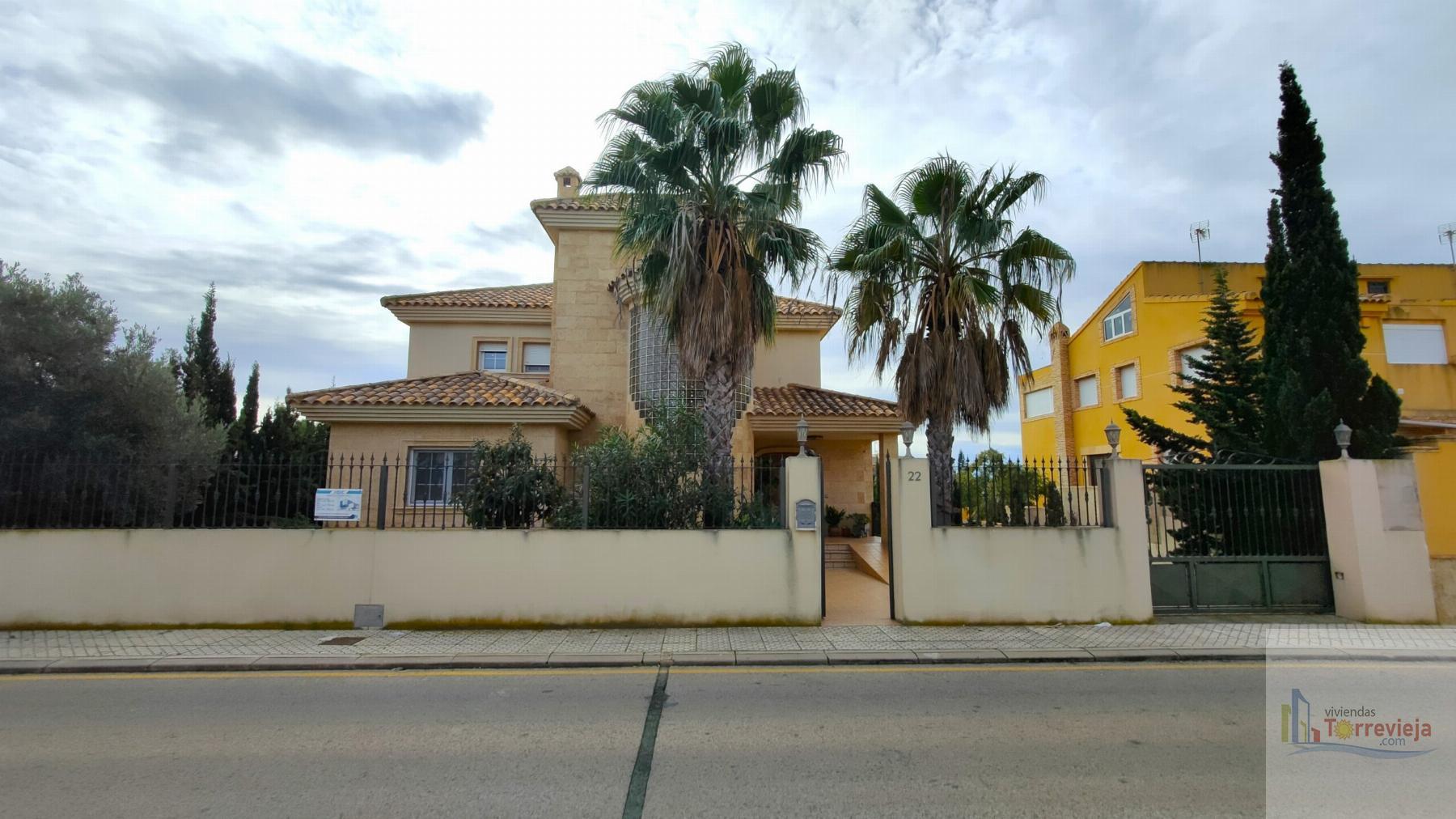 For sale of chalet in Torrevieja