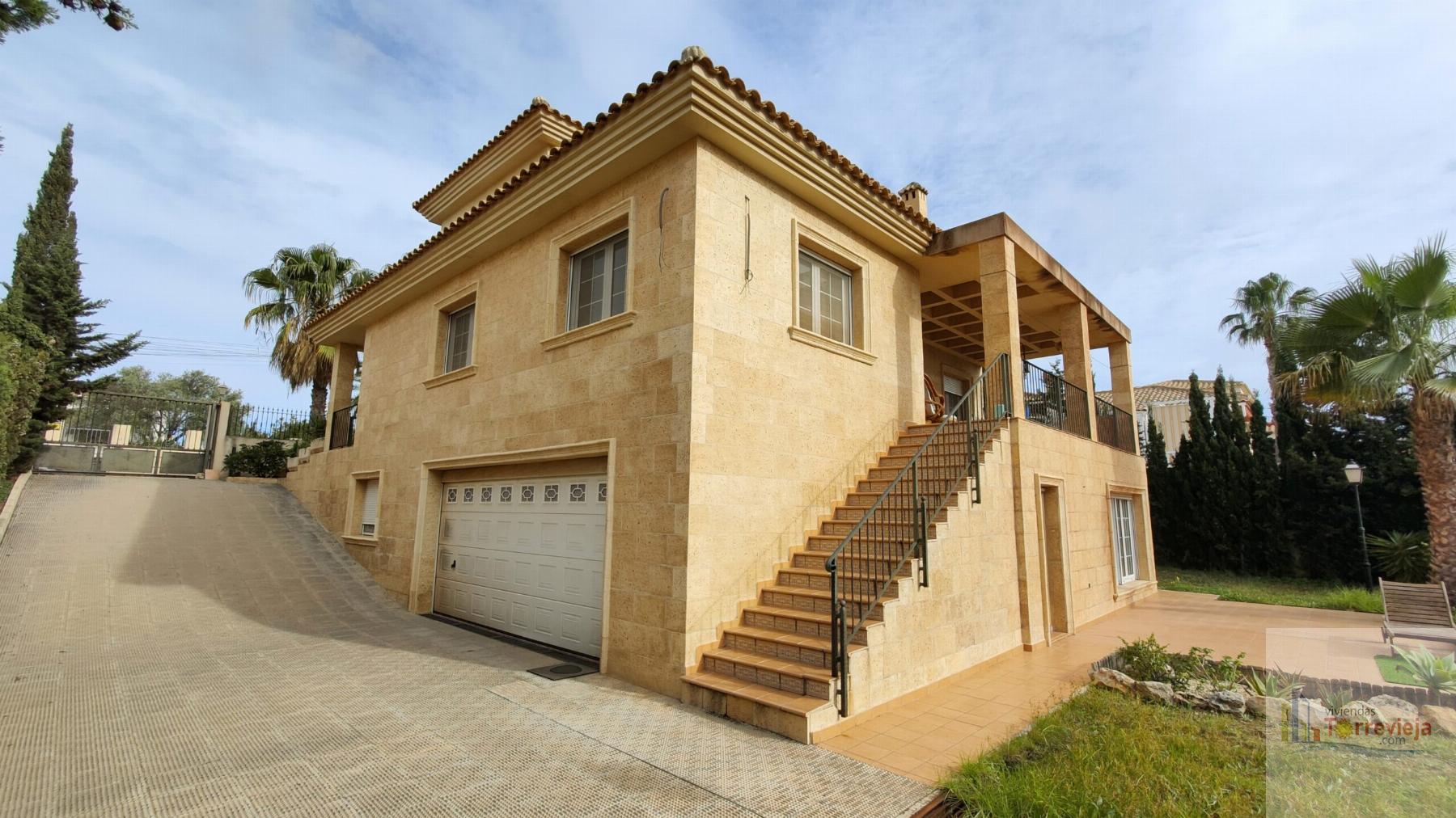 For sale of chalet in Torrevieja