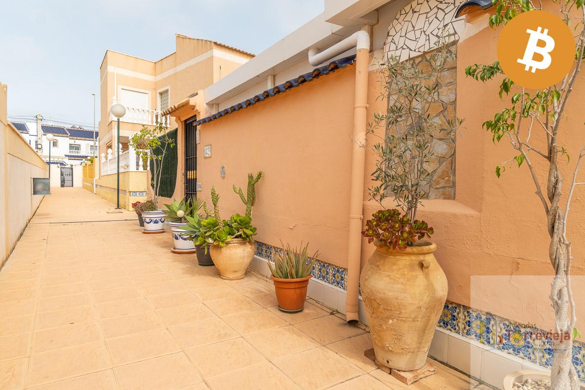 For sale of chalet in Orihuela Costa