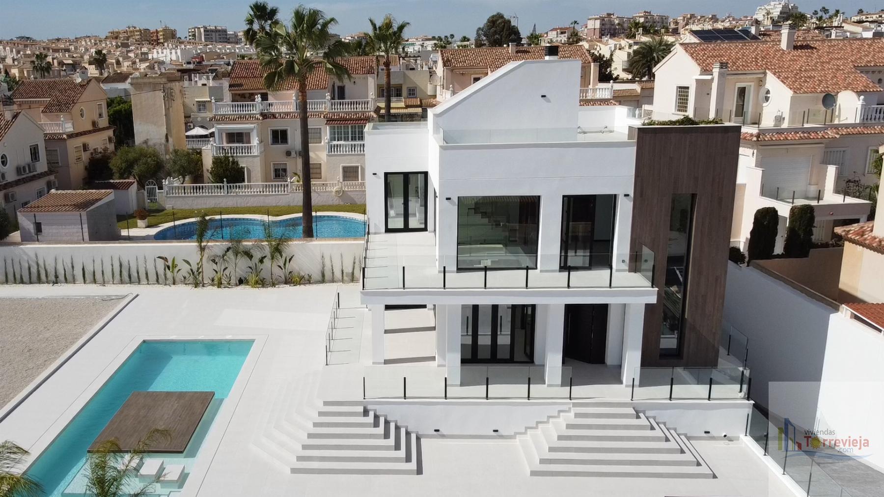 For sale of villa in Torrevieja