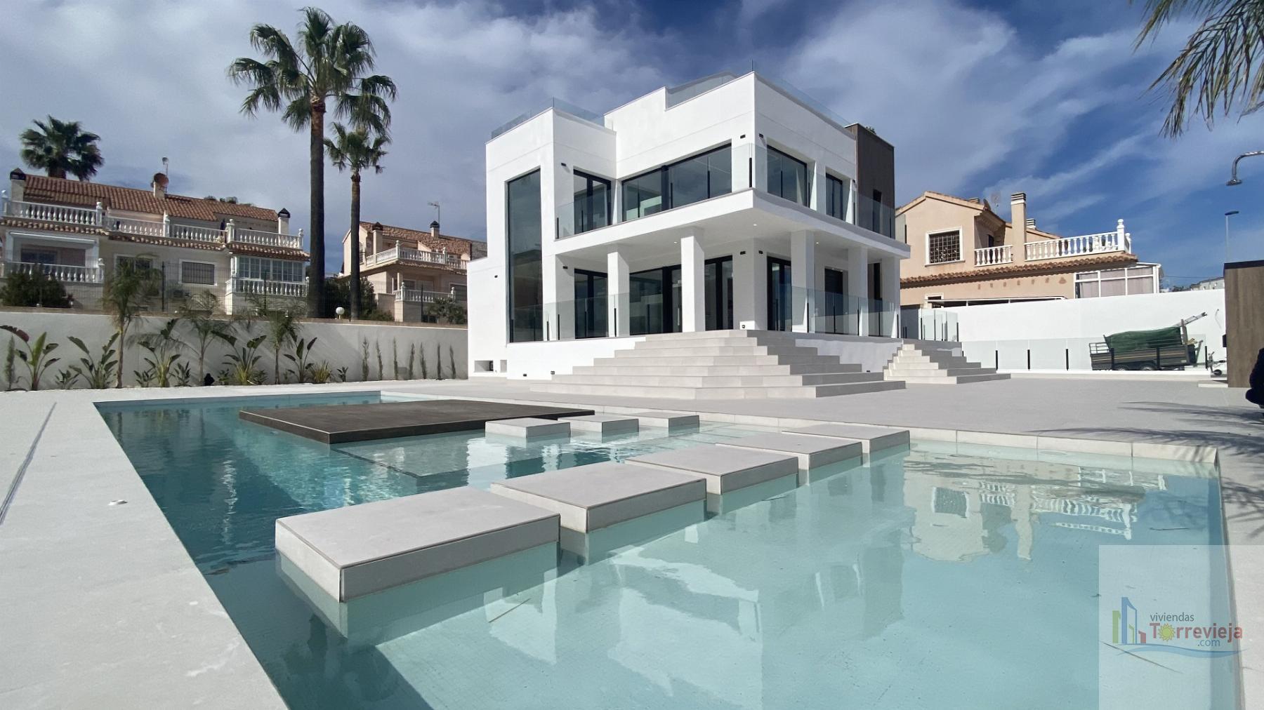 For sale of villa in Torrevieja