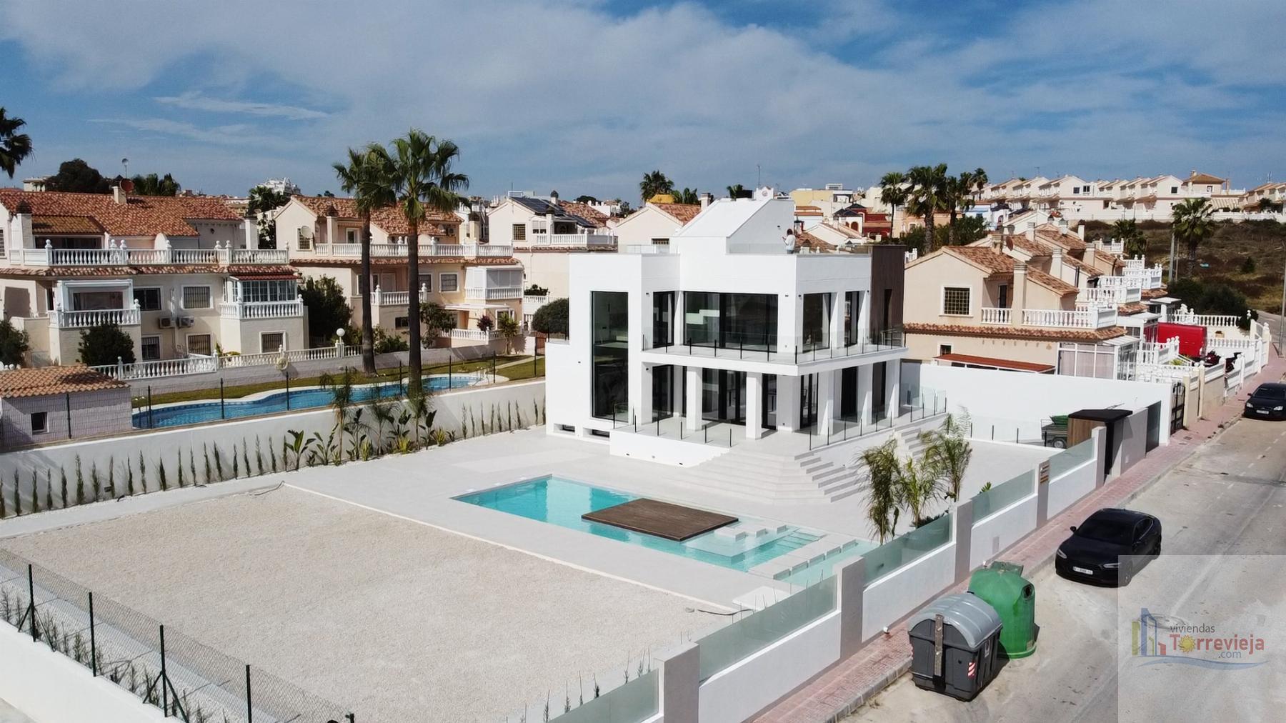 For sale of villa in Torrevieja