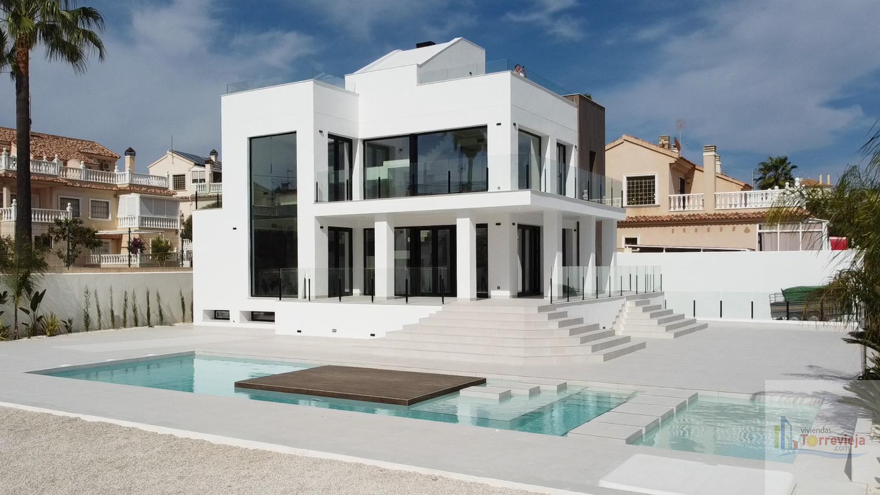 For sale of villa in Torrevieja