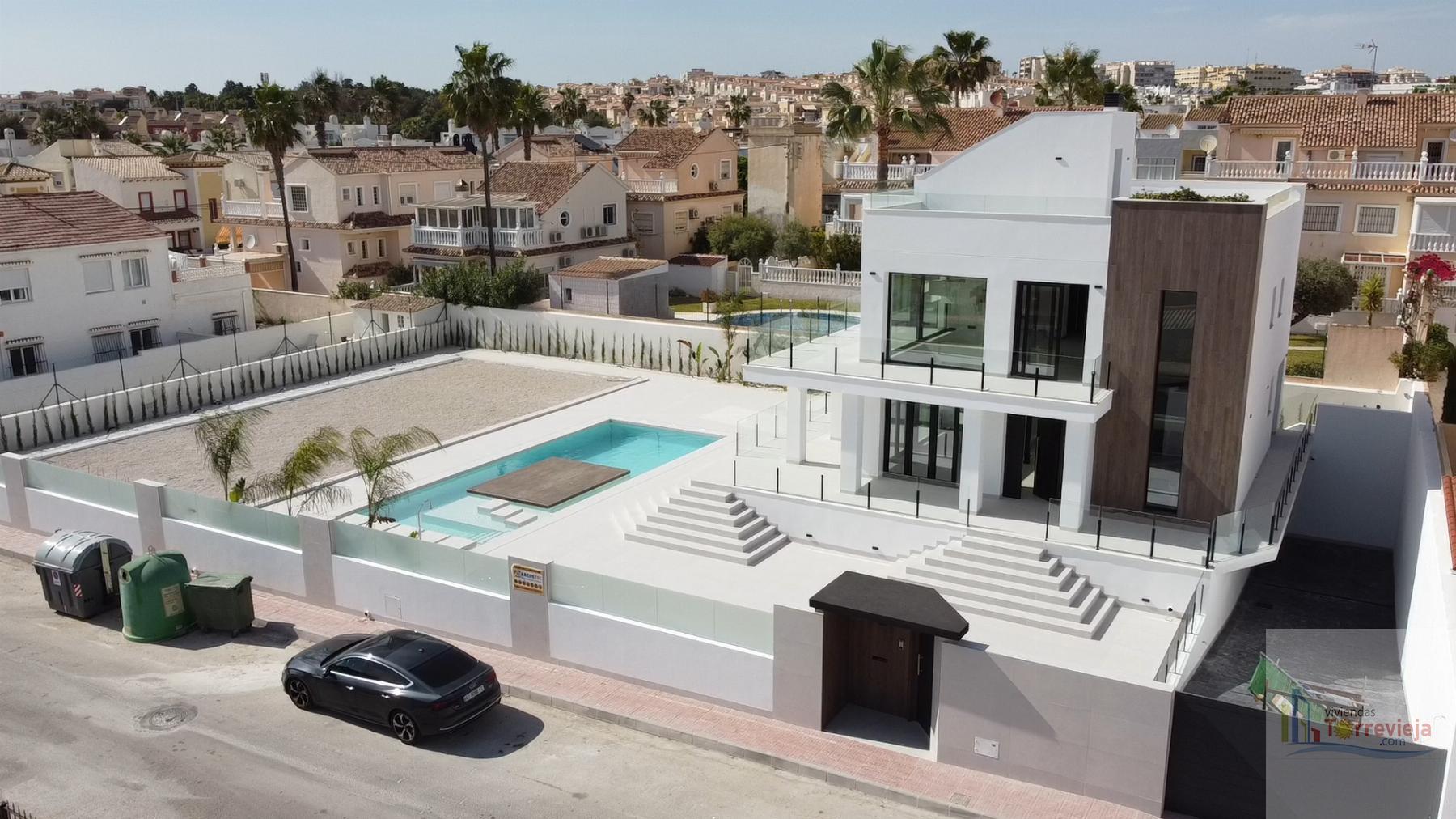 For sale of villa in Torrevieja