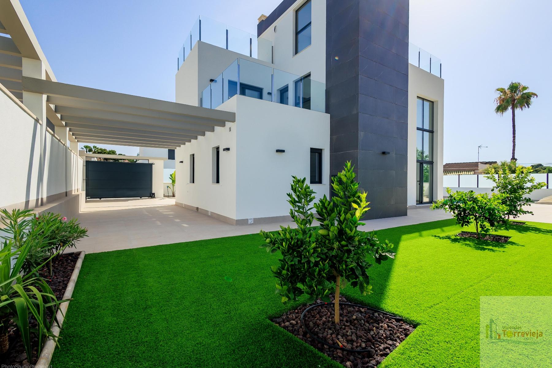 For sale of villa in Torrevieja