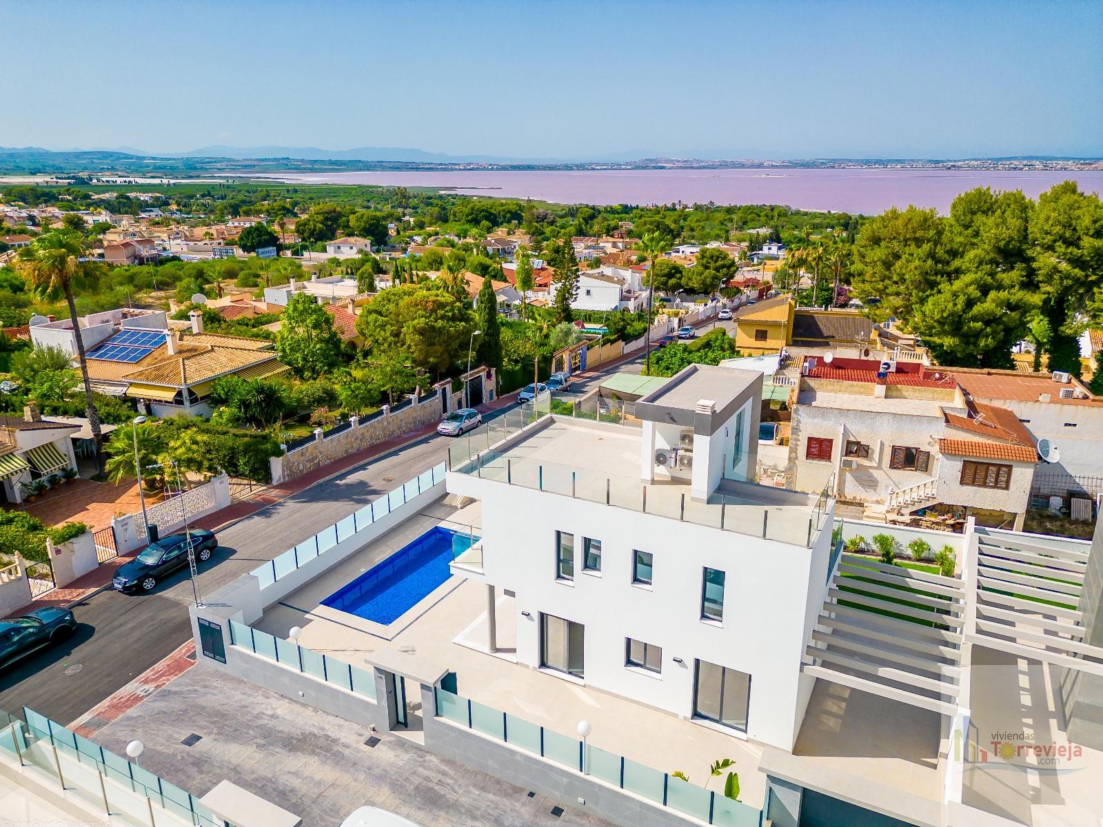 For sale of villa in Torrevieja
