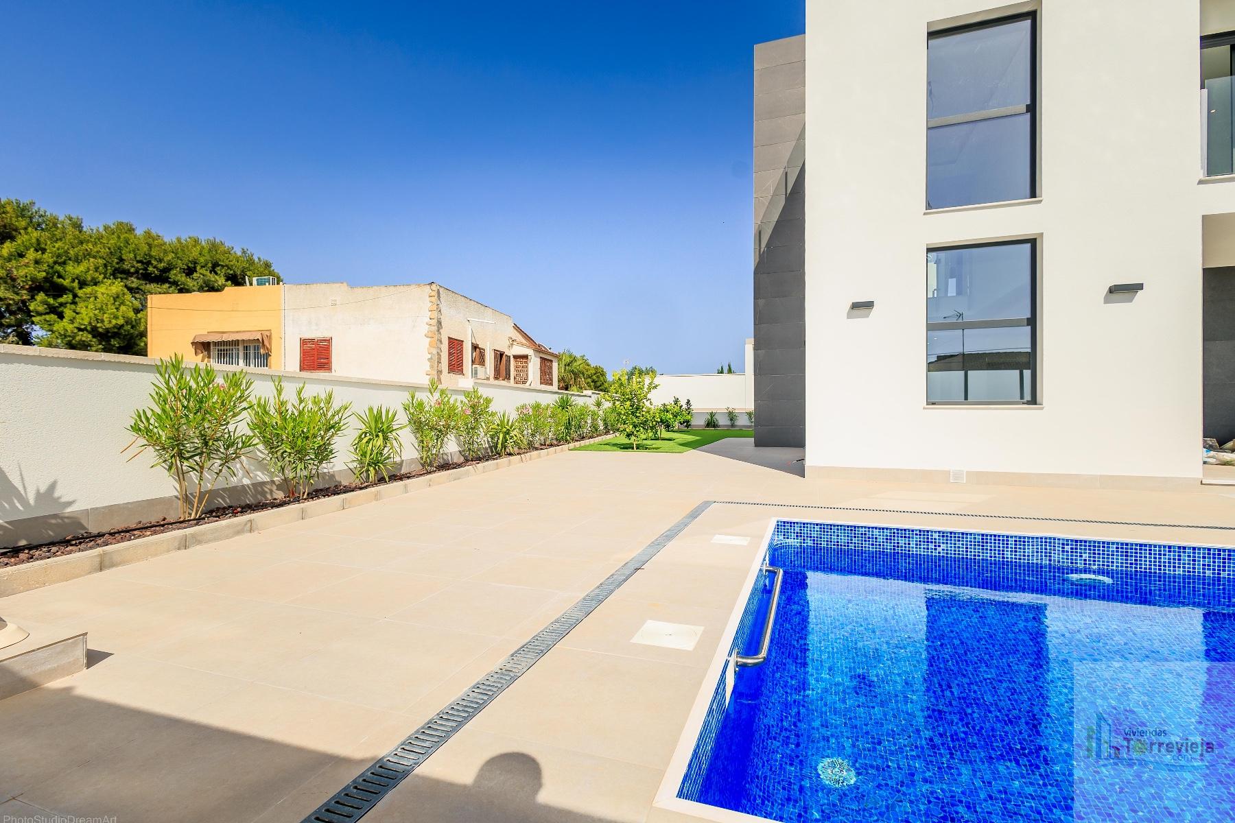 For sale of villa in Torrevieja
