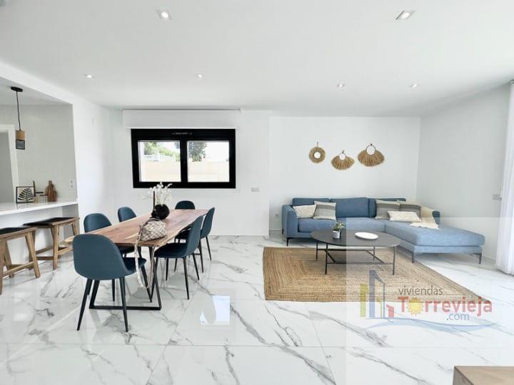 For sale of villa in Torrevieja
