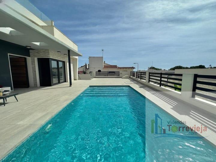 For sale of villa in Torrevieja