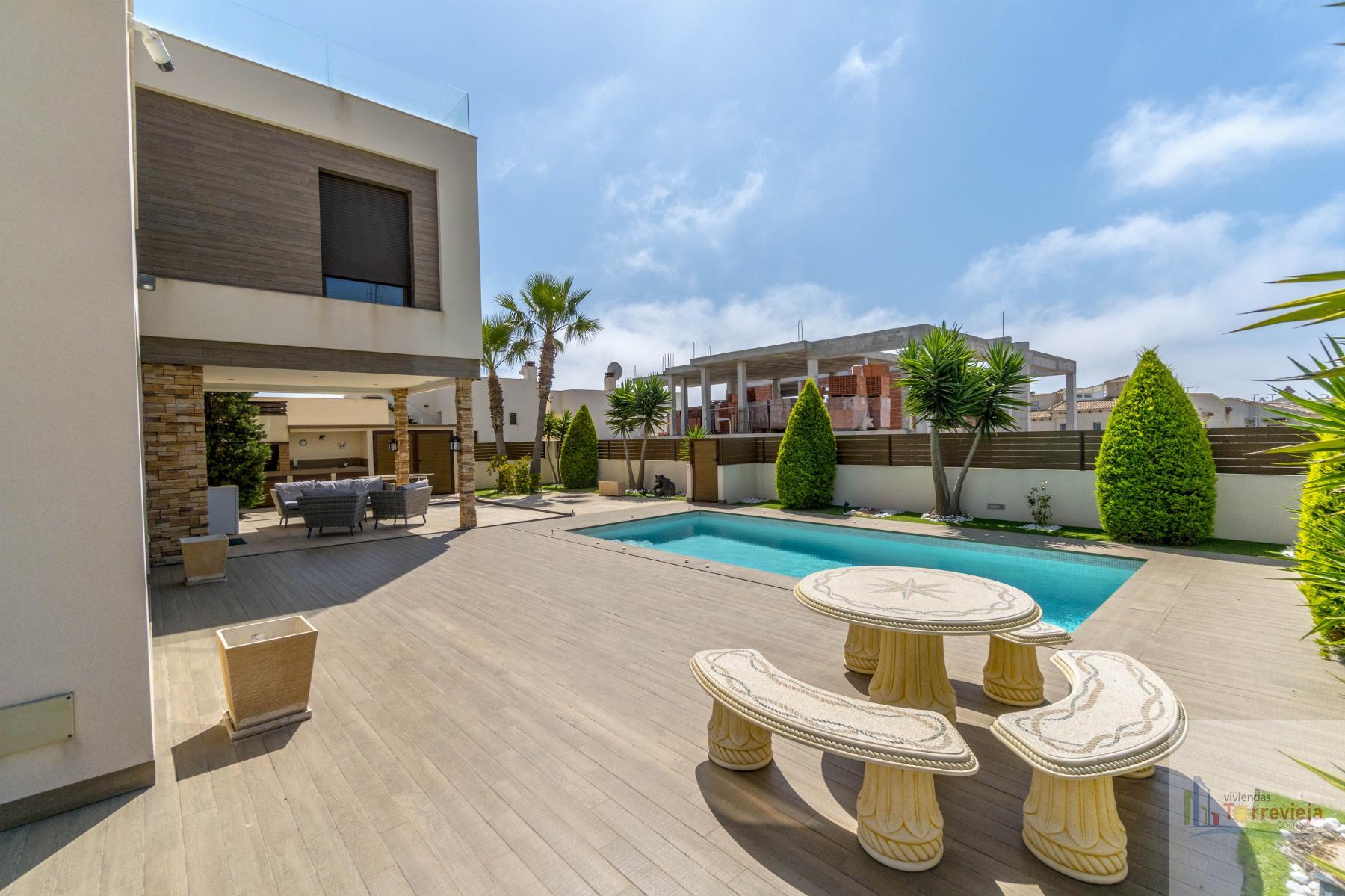 For sale of villa in Torrevieja