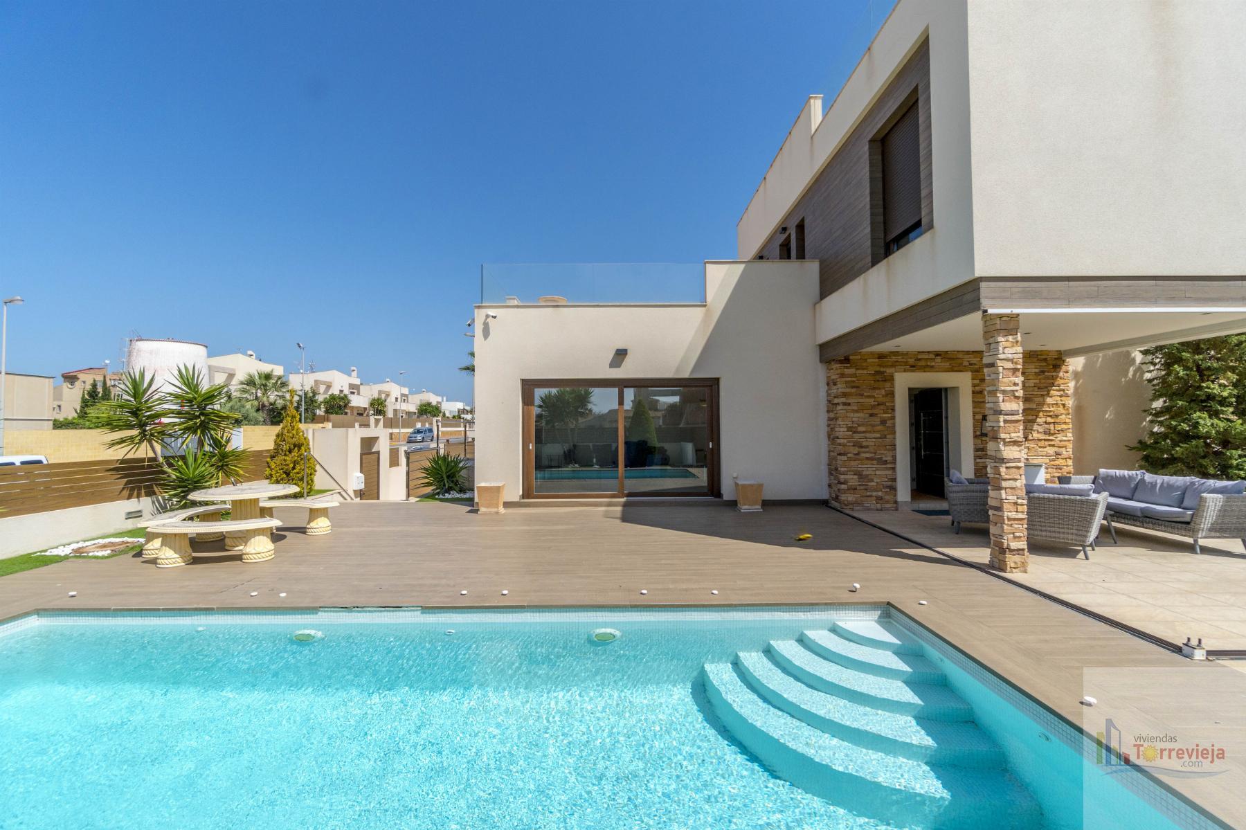 For sale of villa in Torrevieja