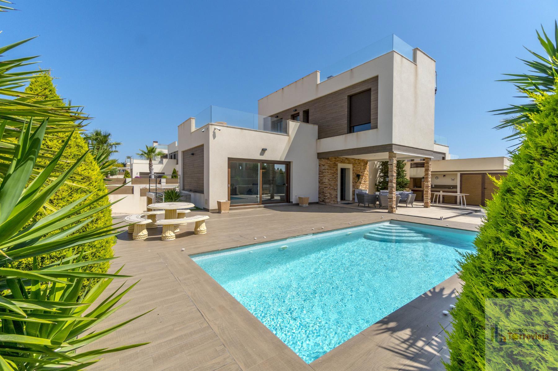 For sale of villa in Torrevieja