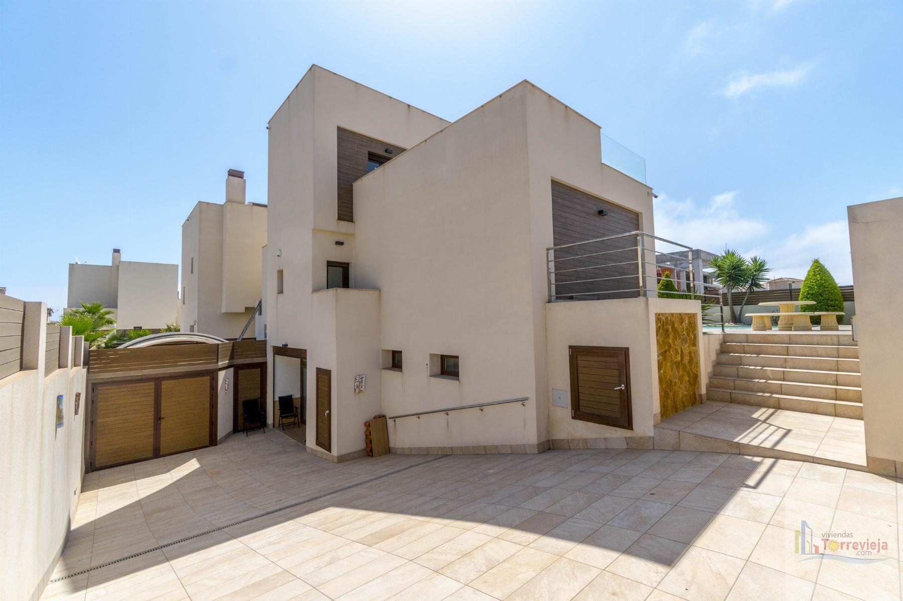 For sale of villa in Torrevieja