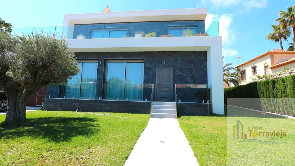 For sale of villa in Torrevieja