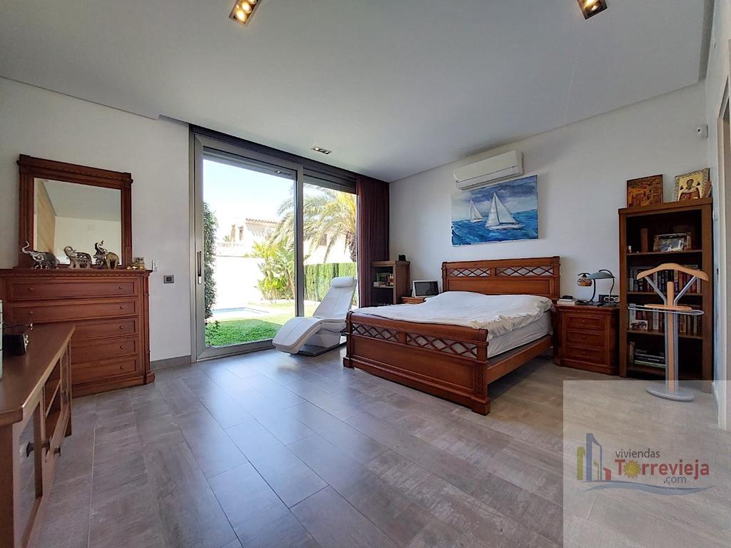 For sale of villa in Torrevieja