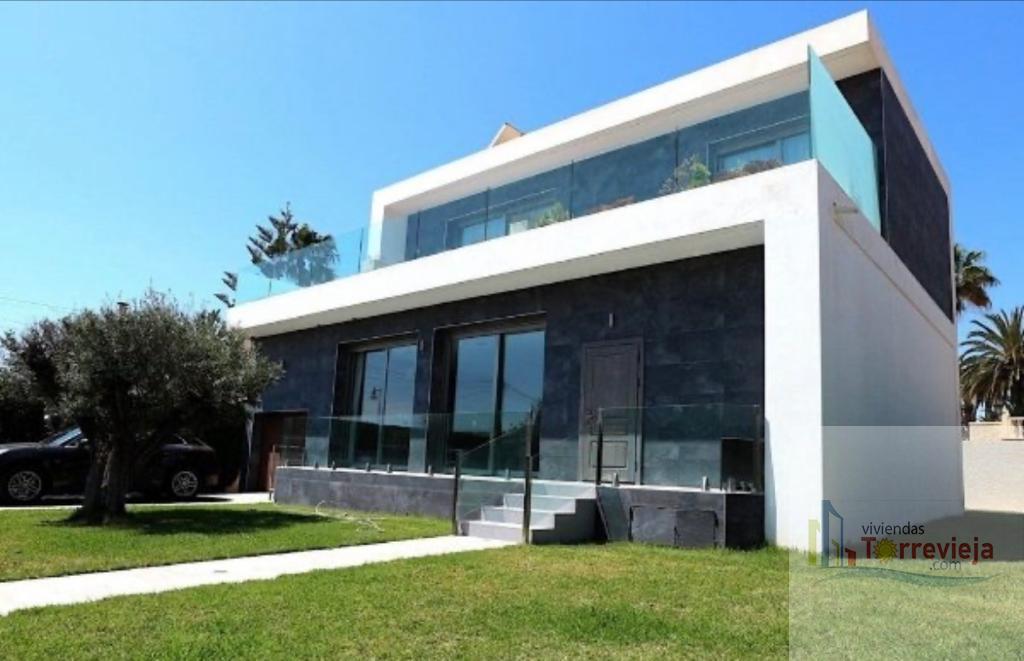 For sale of villa in Torrevieja