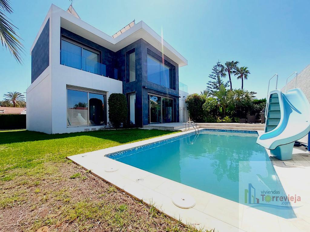 For sale of villa in Torrevieja