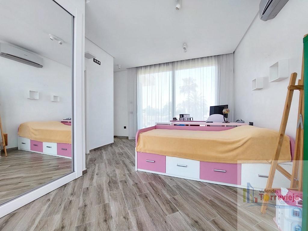 For sale of villa in Torrevieja
