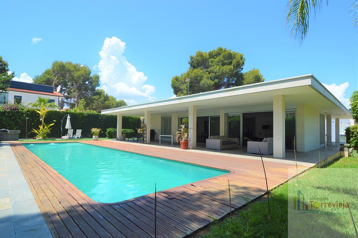 For sale of chalet in Torrevieja