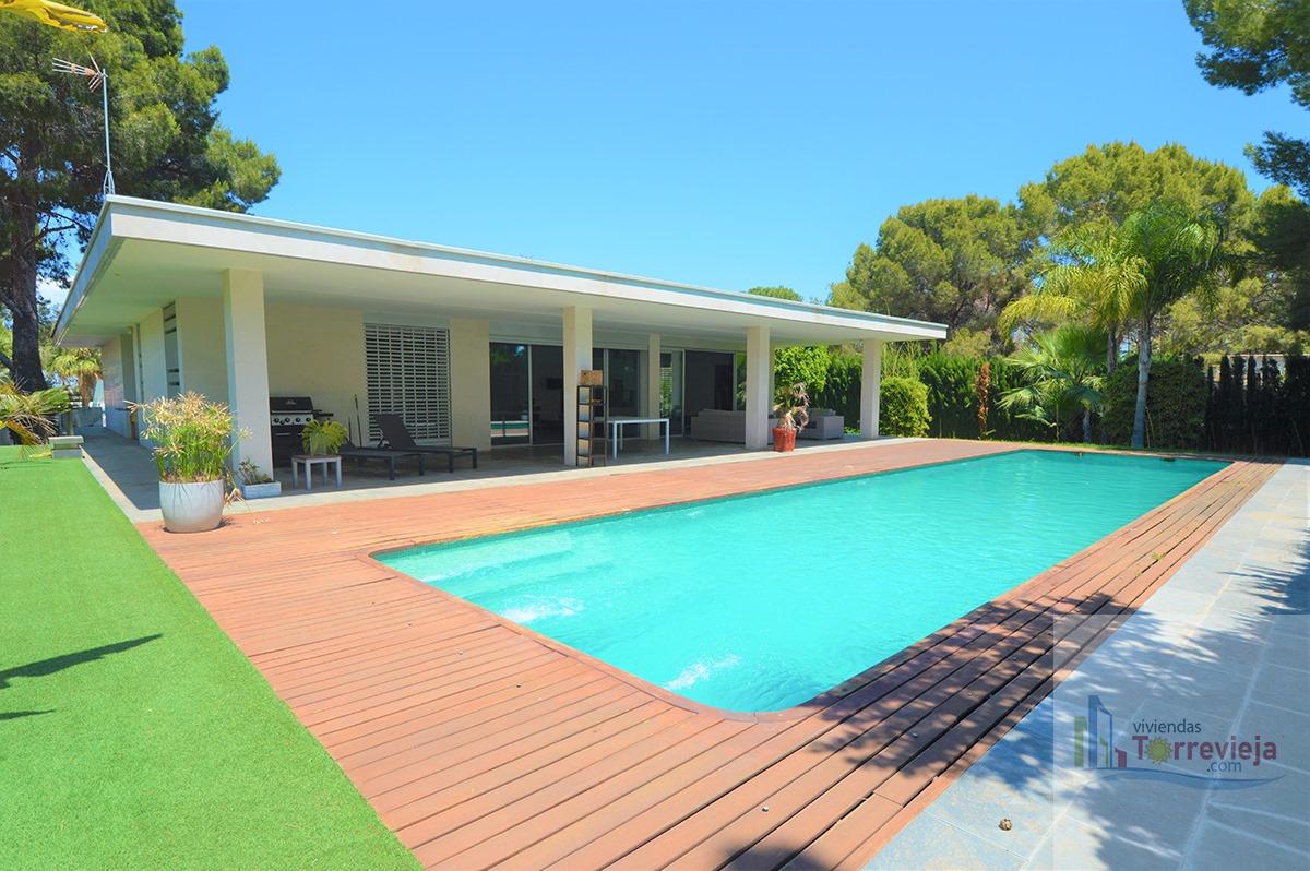 For sale of chalet in Torrevieja