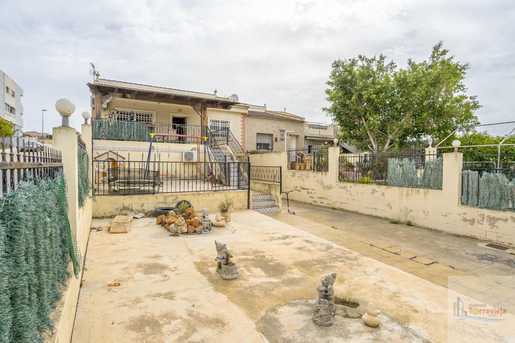 For sale of chalet in Benijófar