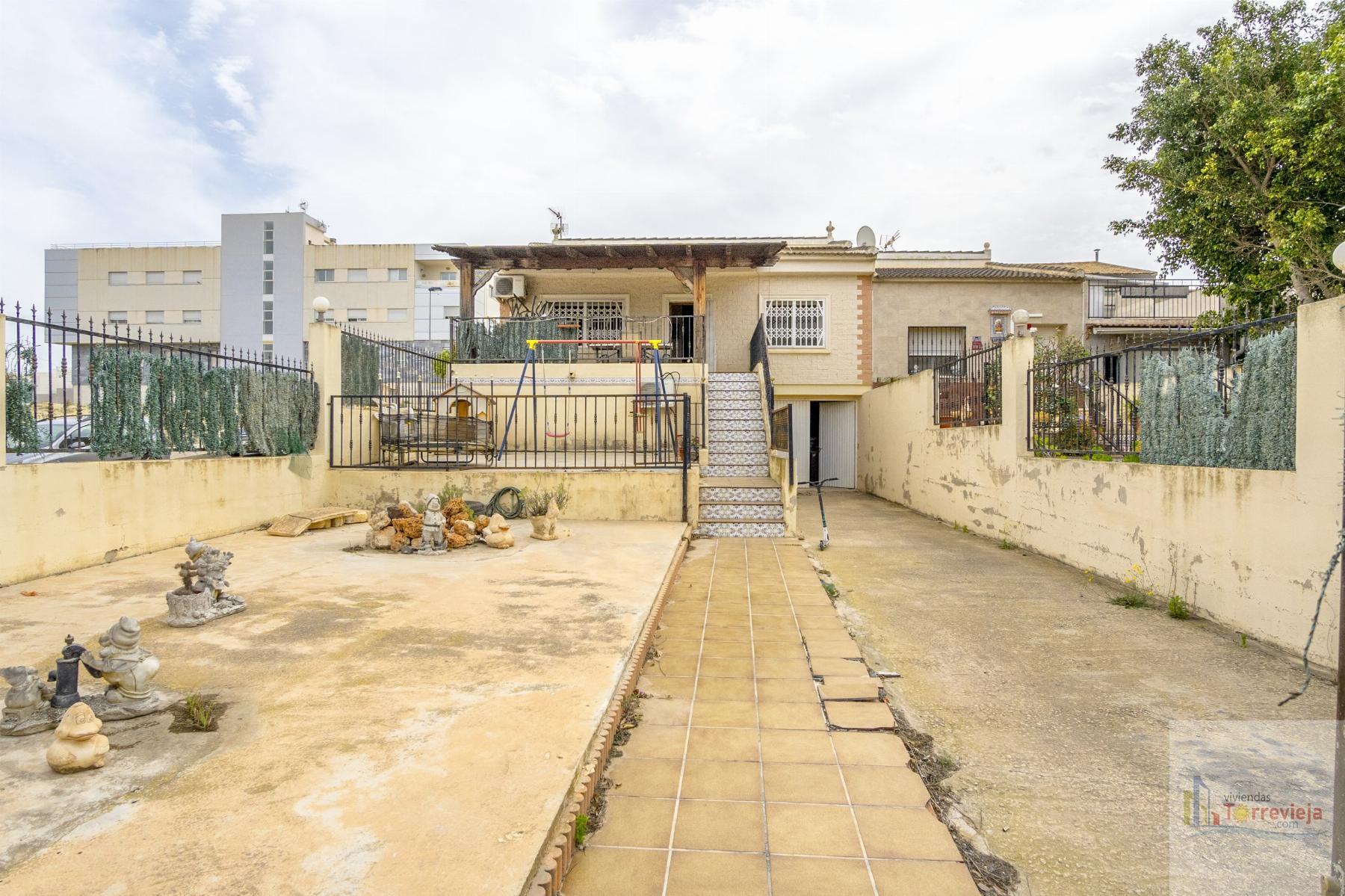 For sale of chalet in Benijófar