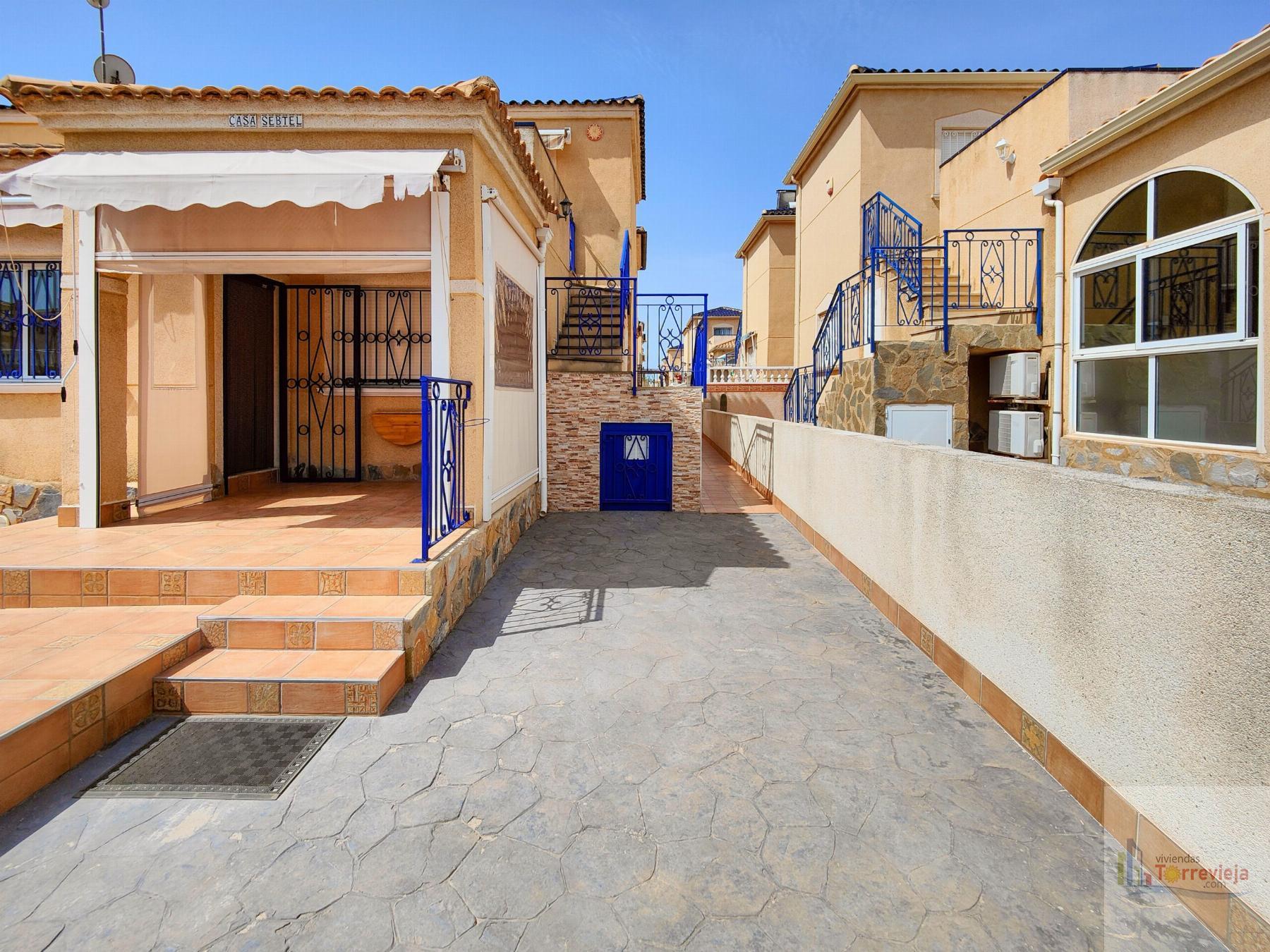 For sale of chalet in Torrevieja