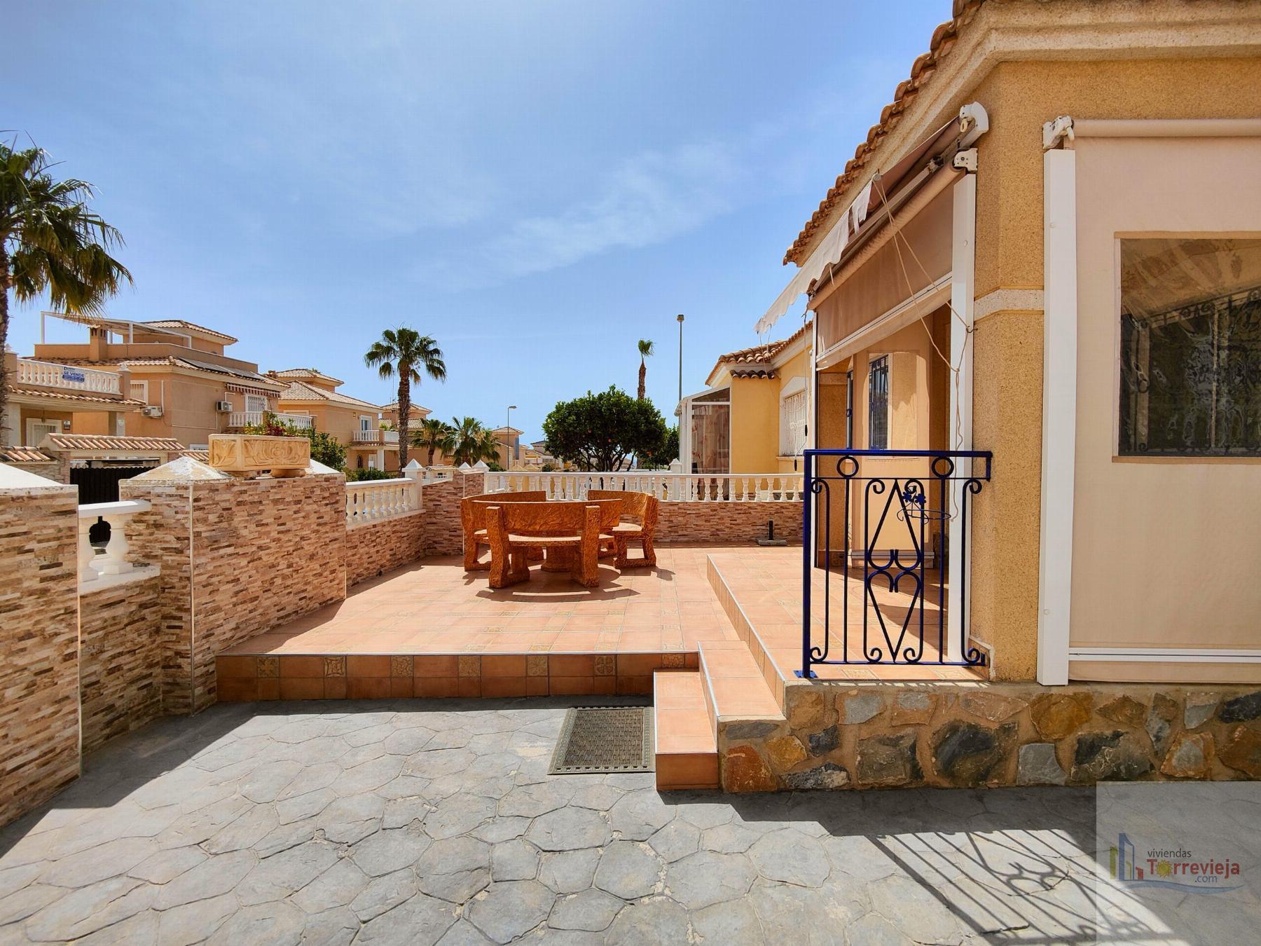 For sale of chalet in Torrevieja