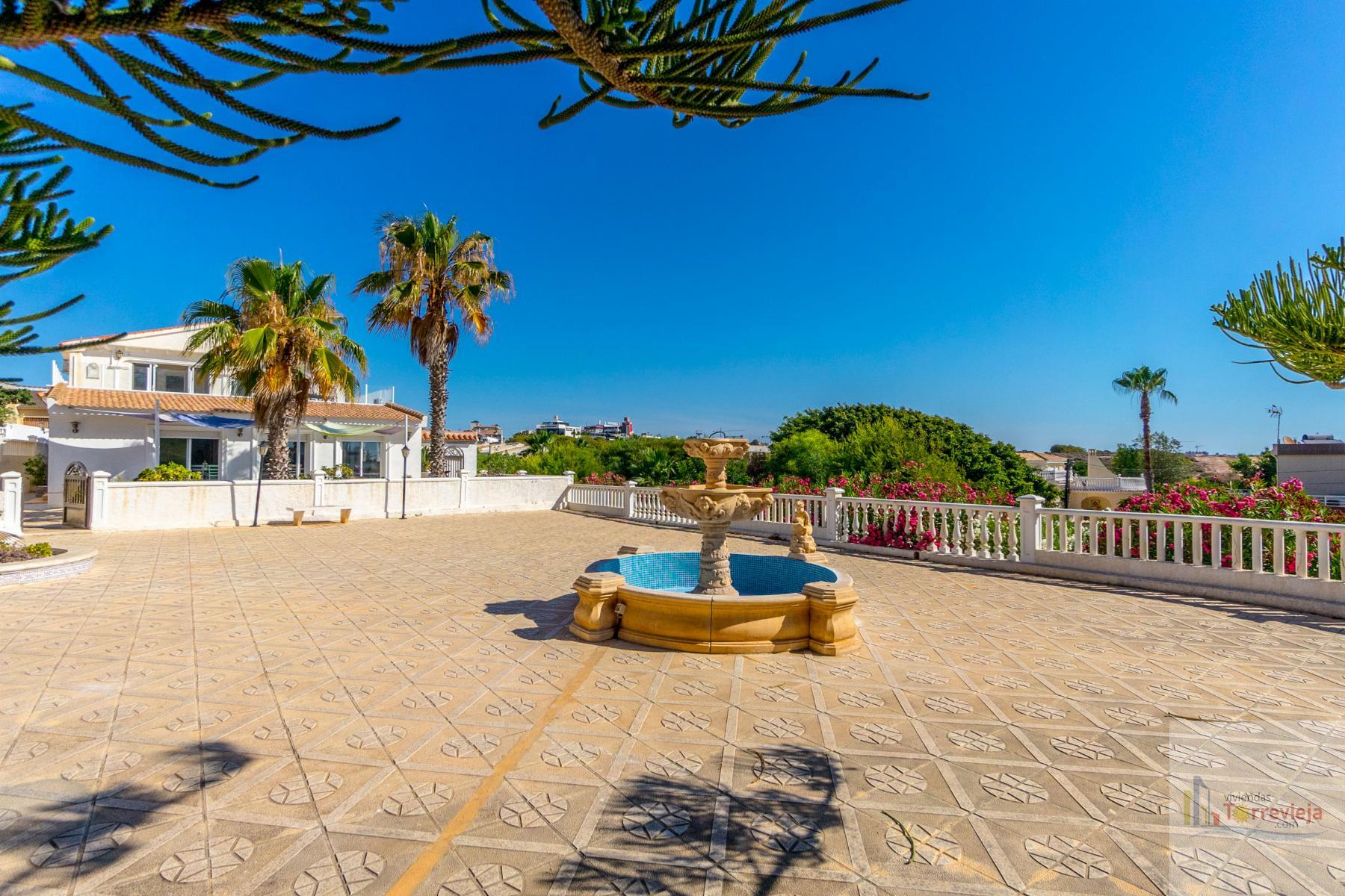 For sale of villa in Orihuela Costa