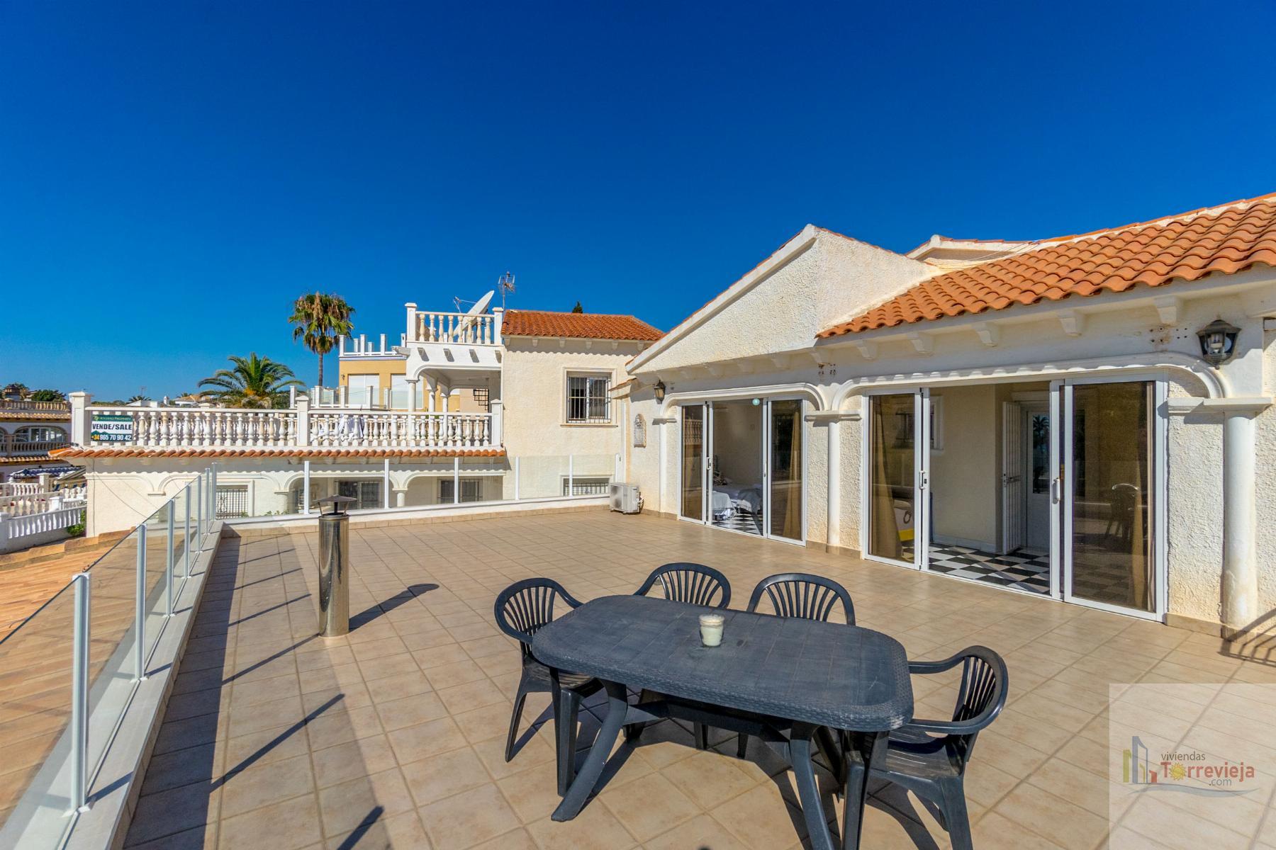 For sale of villa in Orihuela Costa