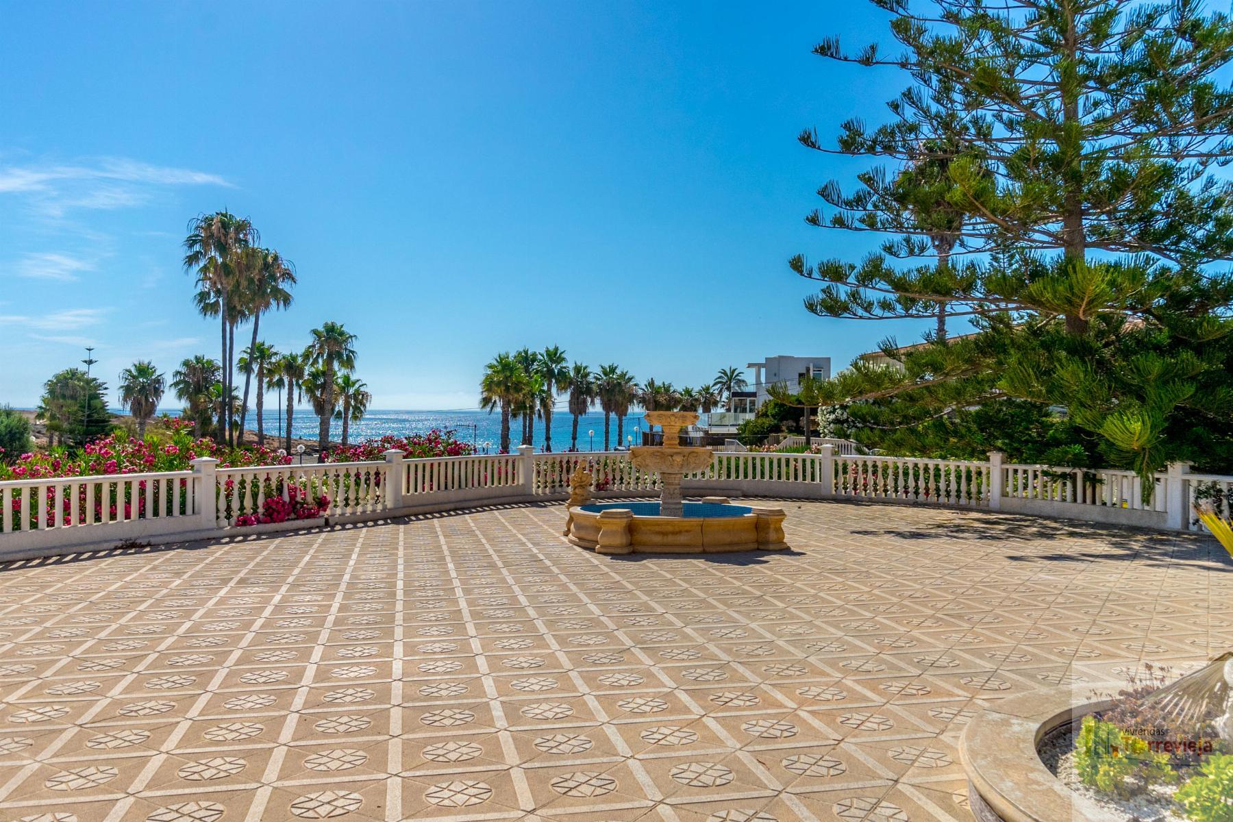 For sale of villa in Orihuela Costa
