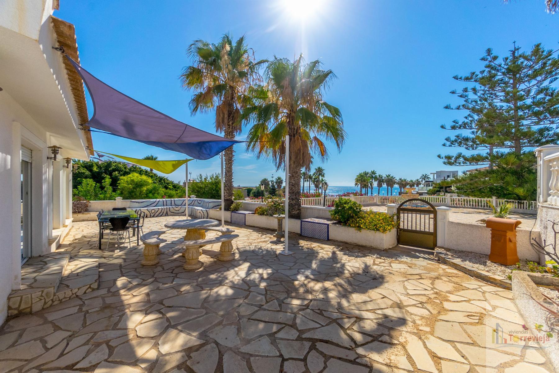 For sale of villa in Orihuela Costa
