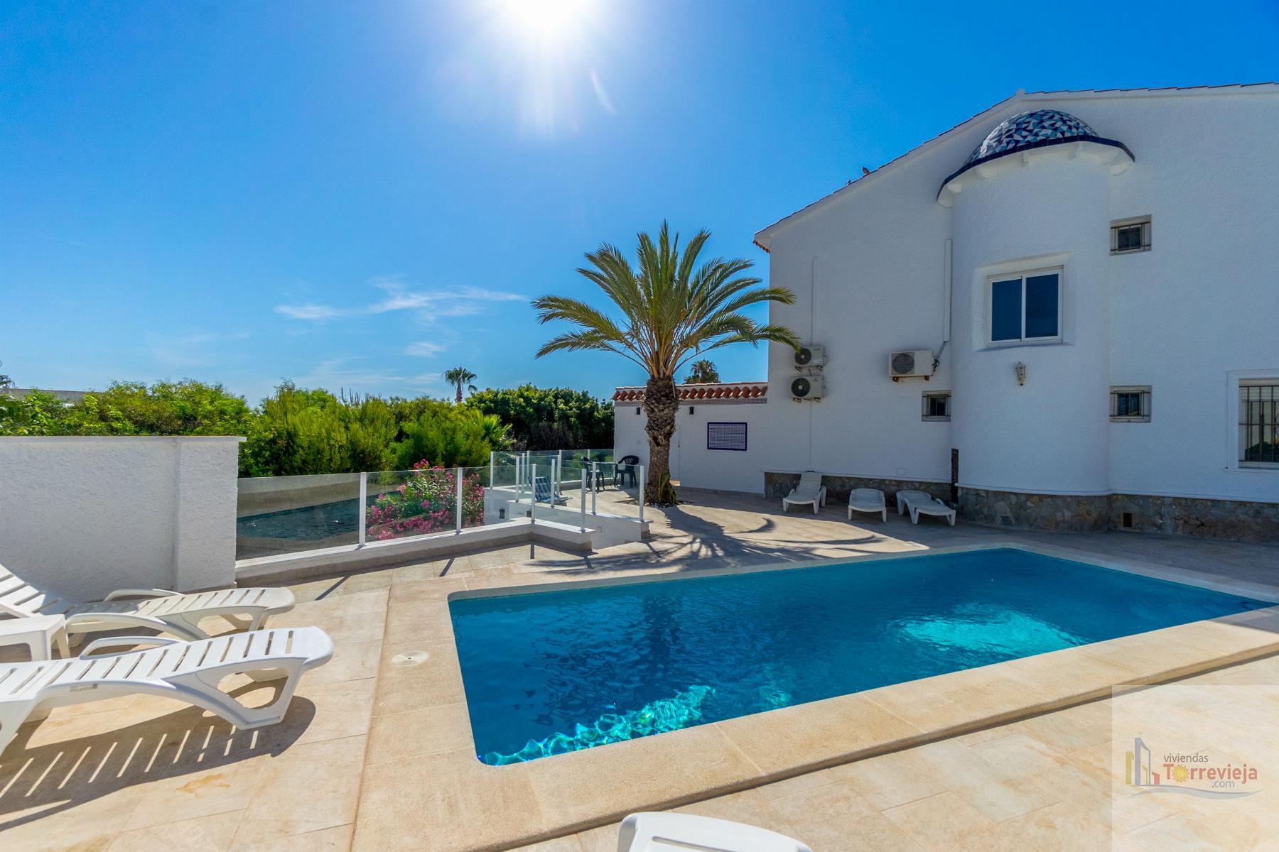 For sale of villa in Orihuela Costa