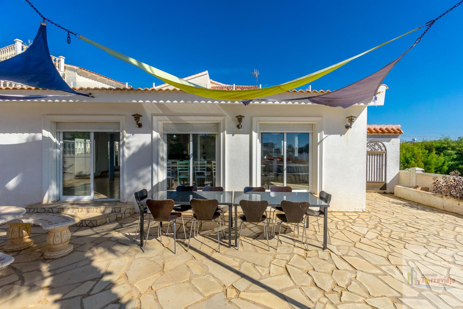 For sale of villa in Orihuela Costa