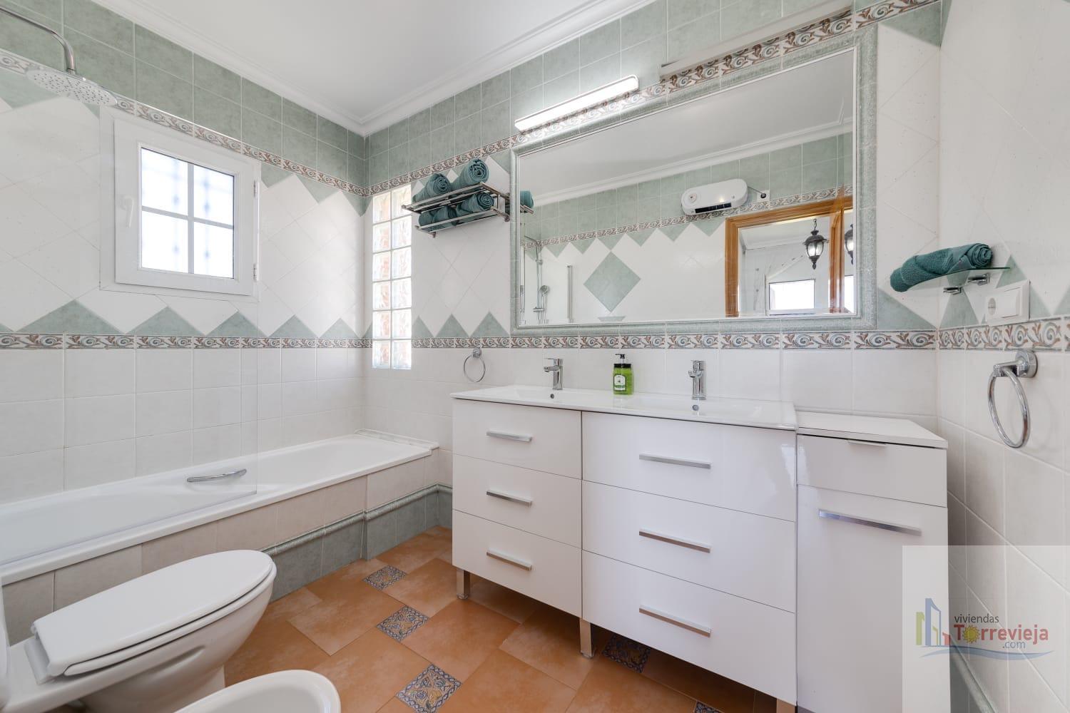 Venta de chalet en Orihuela Costa