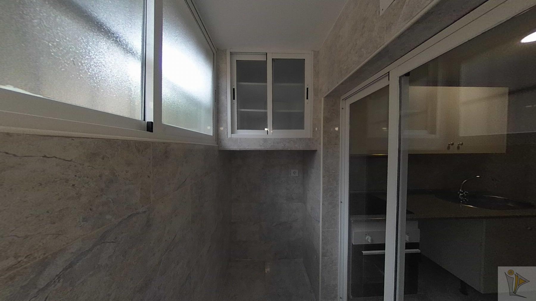 For sale of flat in Madrid