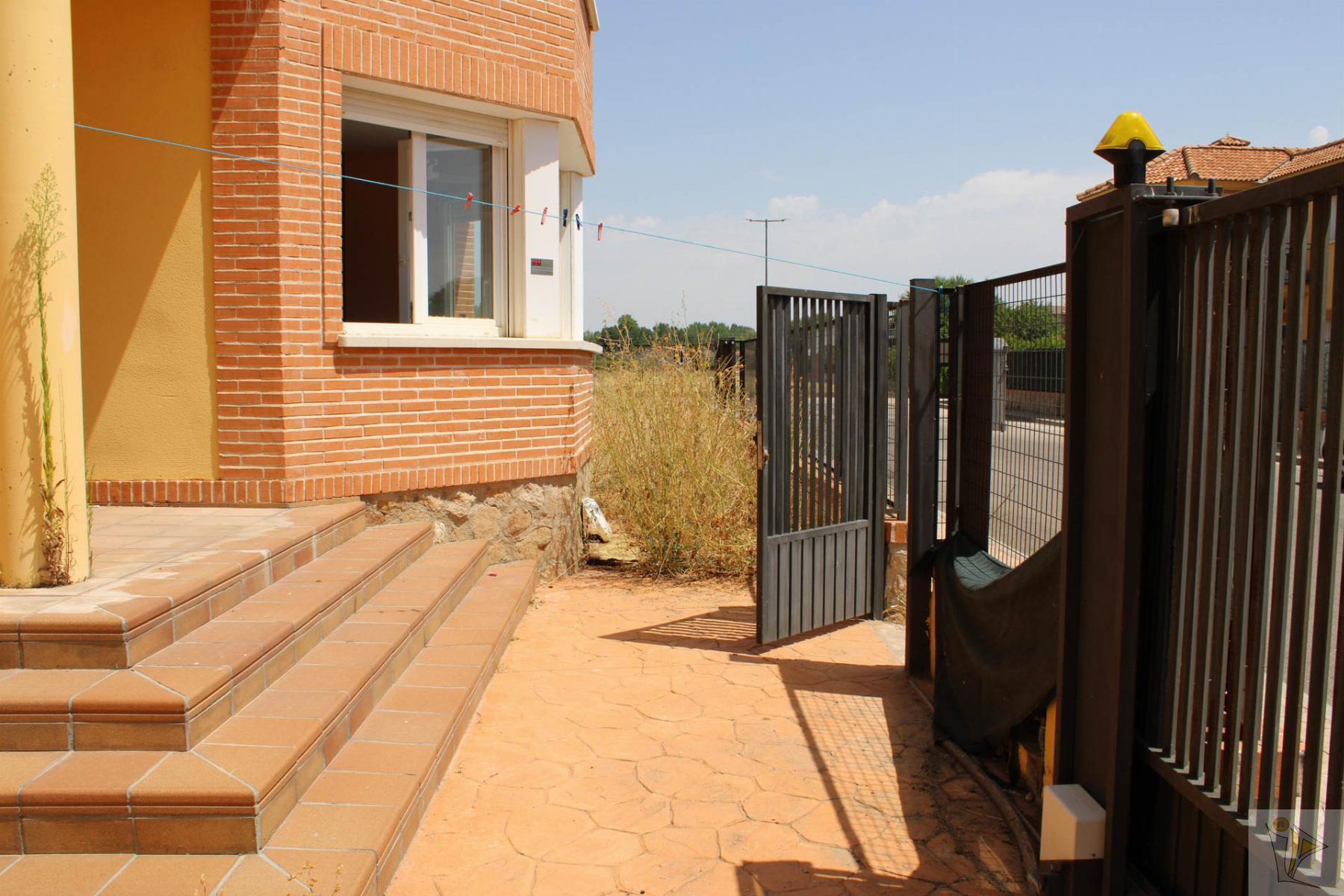 For sale of chalet in Escalona