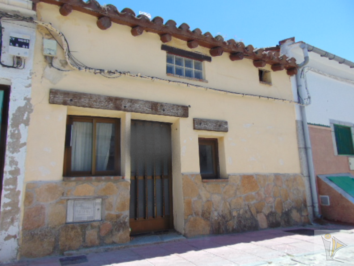 For sale of house in San Martín de Valdeiglesias