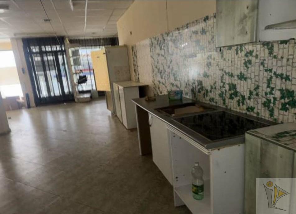 Venta de local en Torres de la Alameda