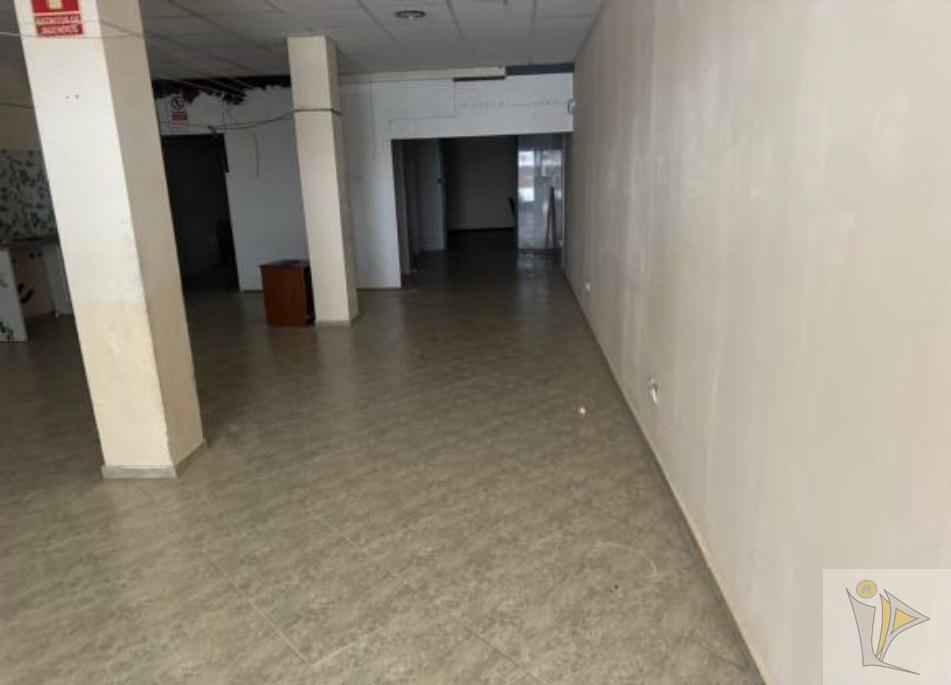 Venta de local en Torres de la Alameda