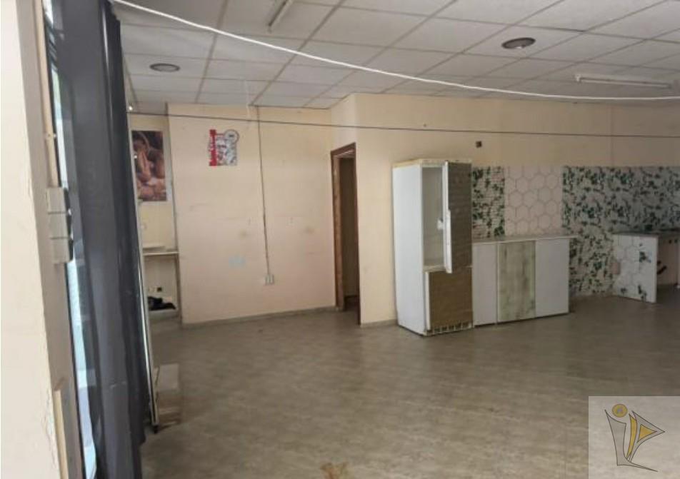 Venta de local en Torres de la Alameda