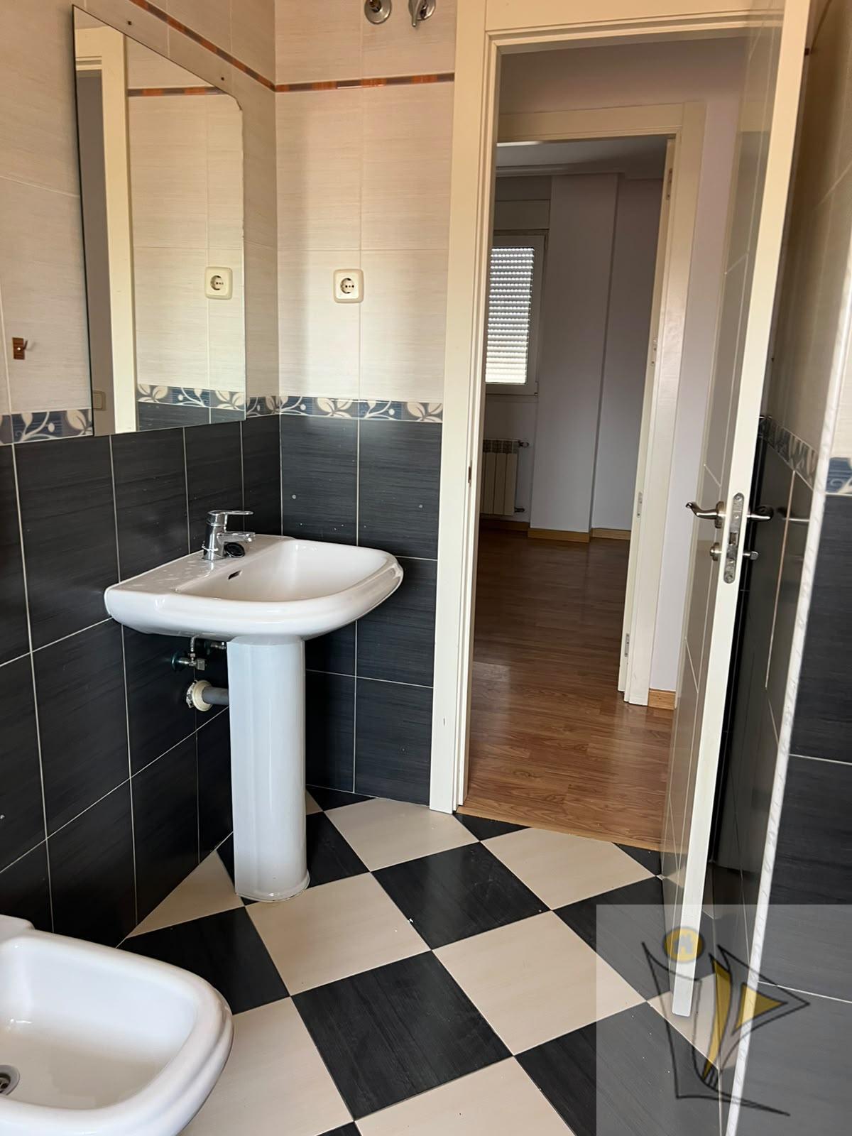 For sale of flat in Madrid