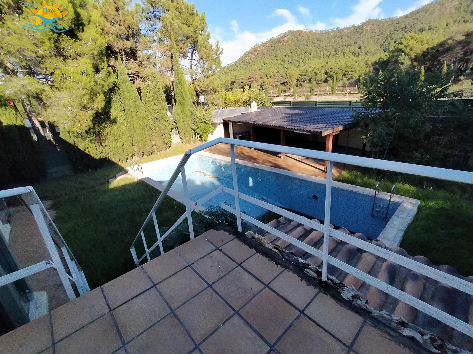 Zu verkaufen von chalet in
 La Pobla Tornesa