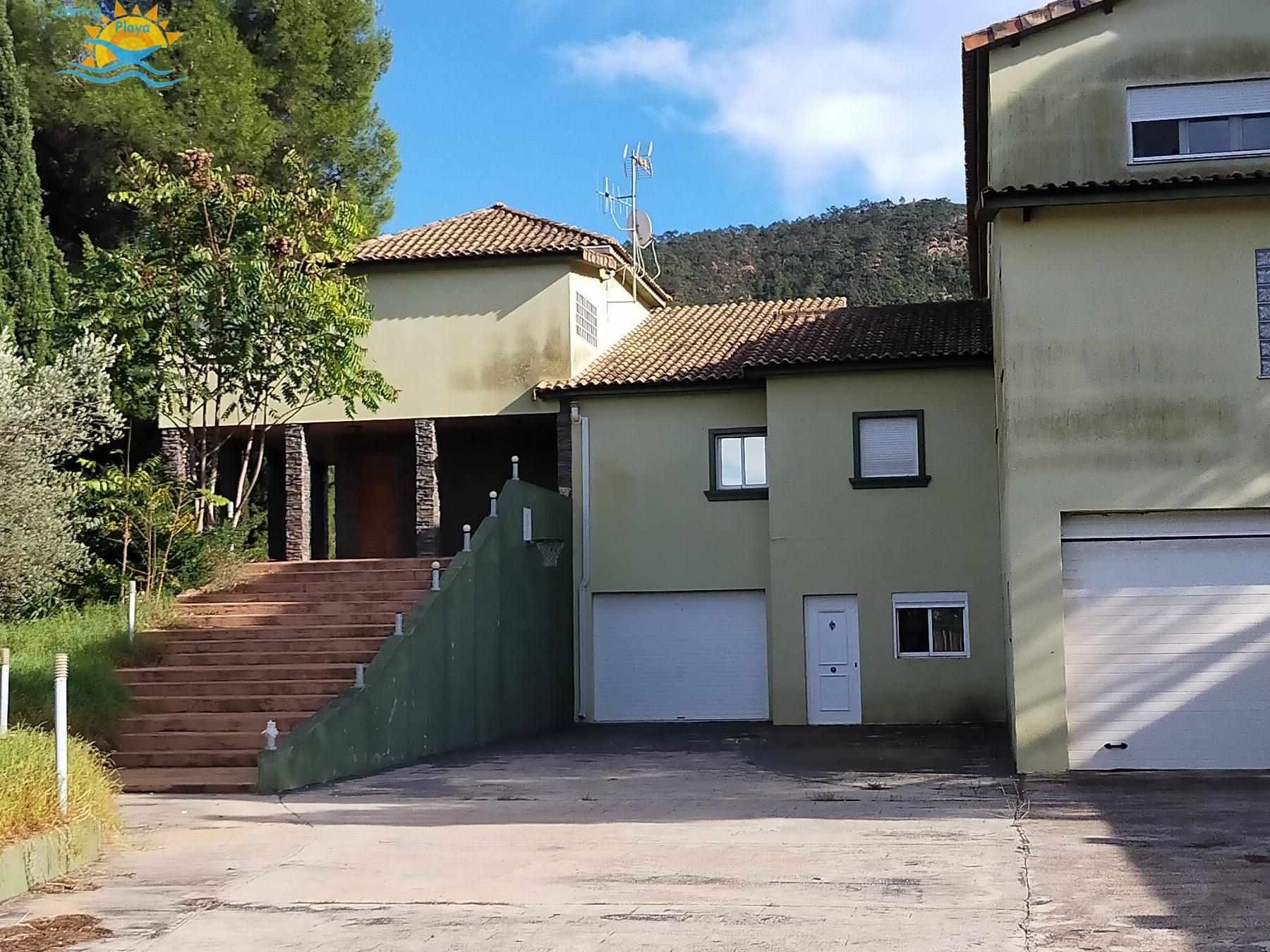 Zu verkaufen von chalet in
 La Pobla Tornesa