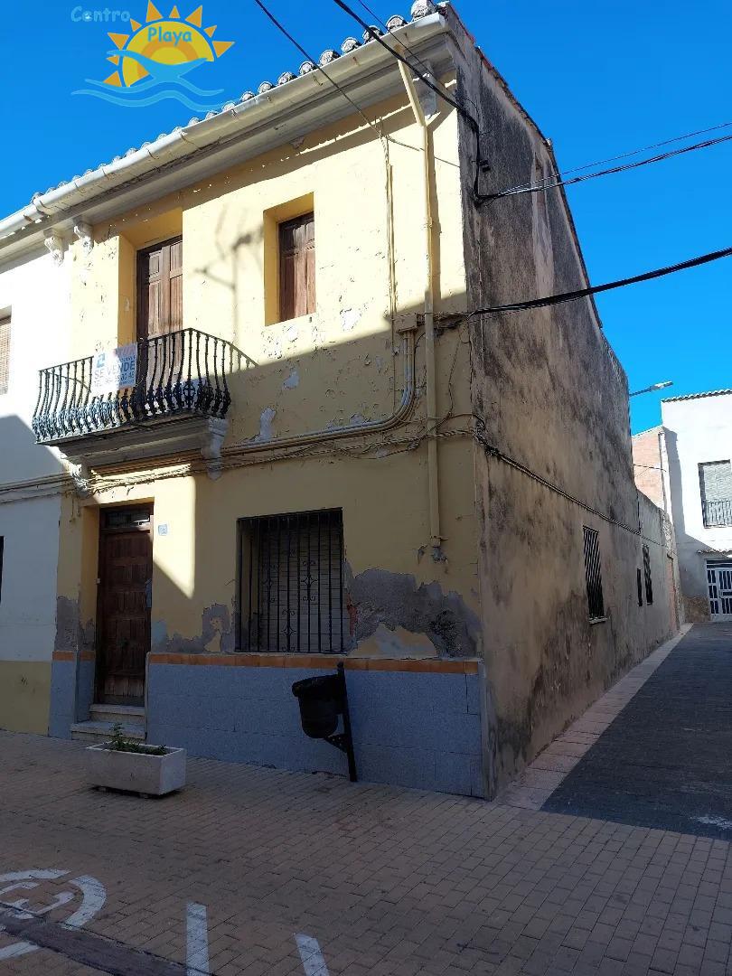 For sale of house in Moncófar