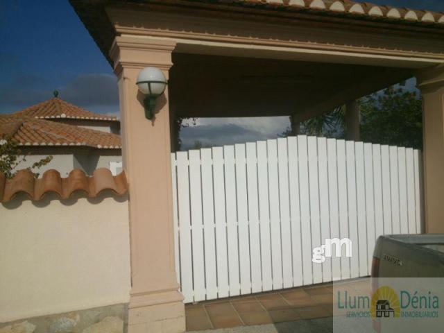 For sale of chalet in Denia