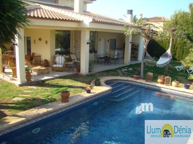 For sale of chalet in Denia