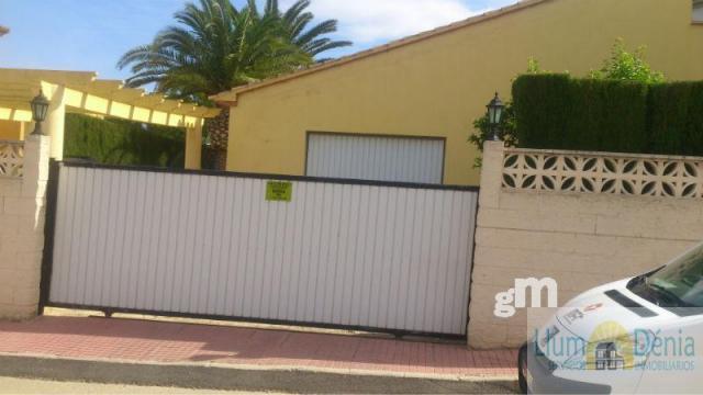 For sale of chalet in Denia