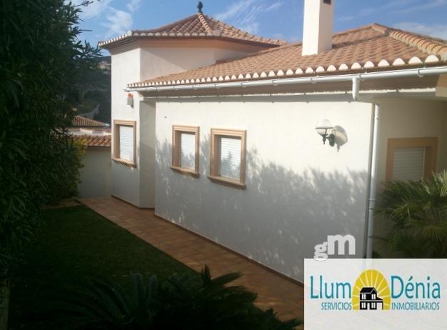 For sale of chalet in Denia