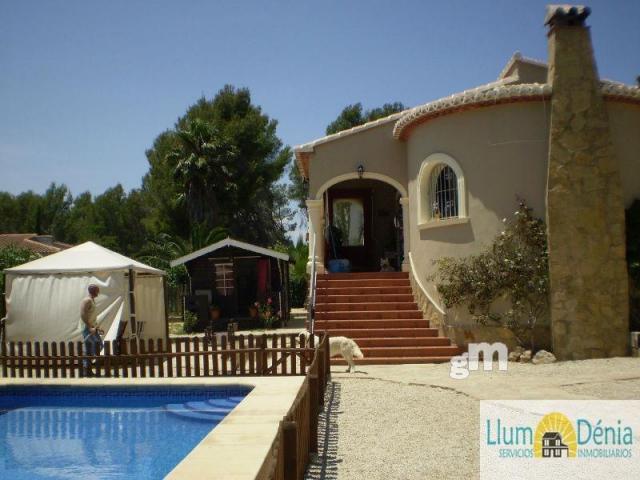 For sale of chalet in Denia